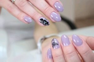 Read more about the article Unghiile cu gel: frumusețe cu…precauție. Ce trebuie sa știi despre lampa UV