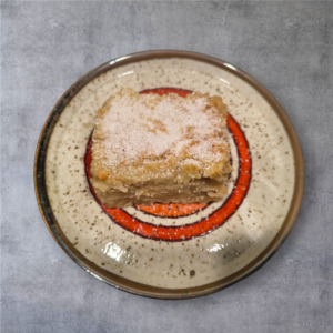 Read more about the article Prǎjiturǎ cu mere și griș (fără zahăr rafinat)