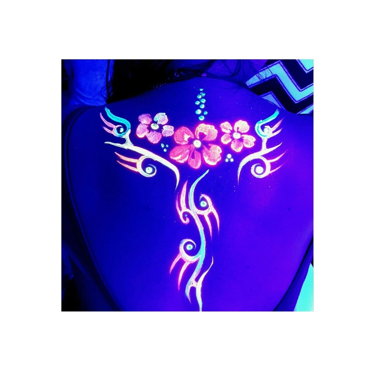 Creion stralucitor in lumina UV, pentru fata si corp, Portocaliu Glow me Up! - imagine 3